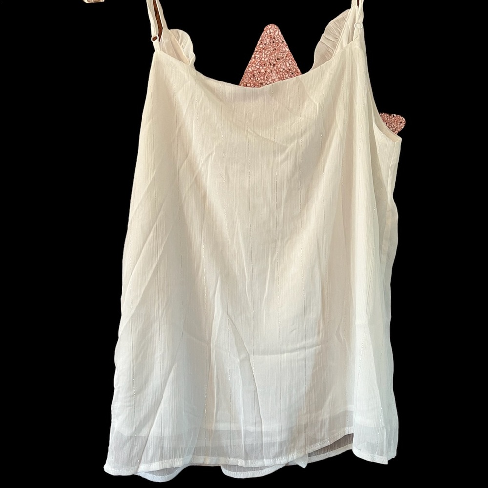 NWT womans beautiful white top - Picture 3 of 12